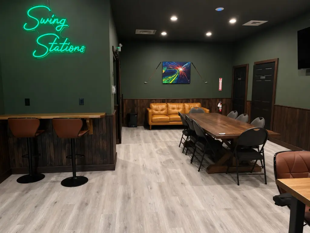 Swing Stations Lounge in Strathroy, Ontario
